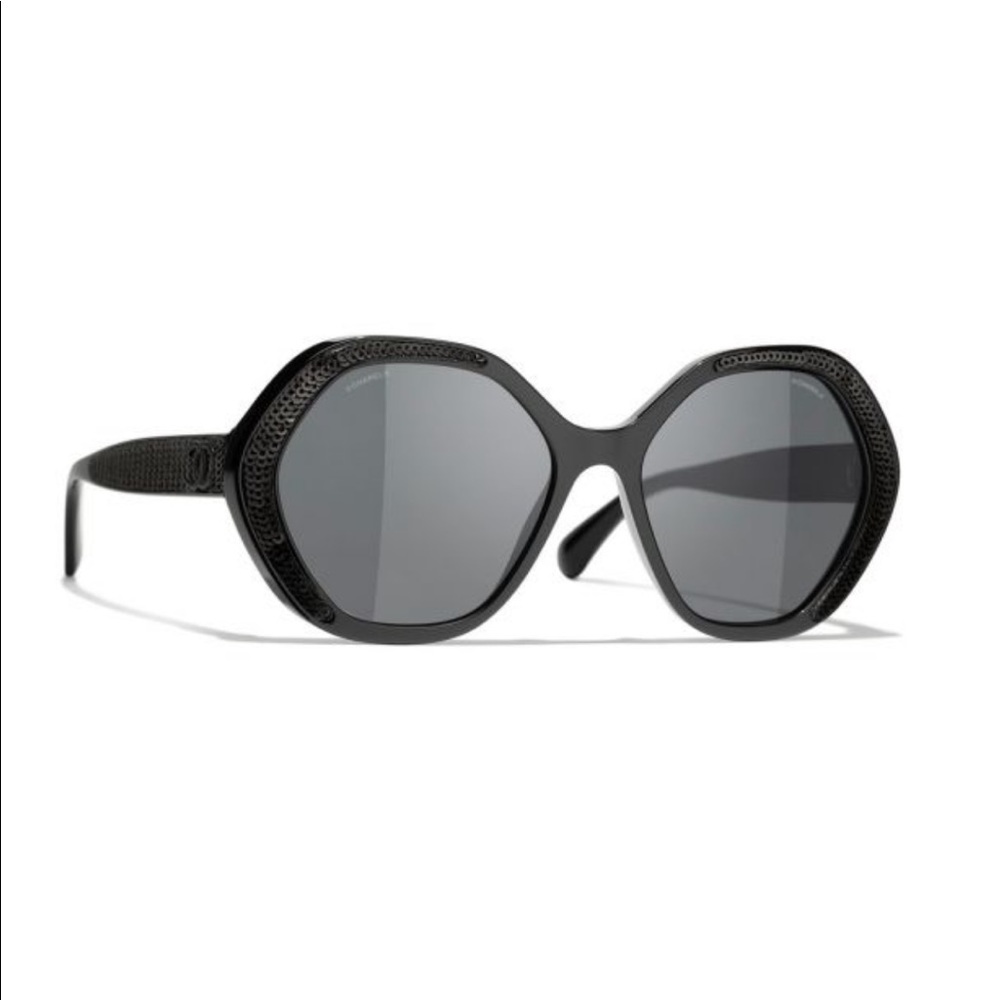 CHANEL ROUND SUNGLASSES
Acetate & Sequins - Picture 2 of 8